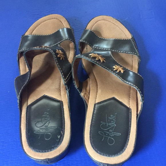Great Condition! Cute and Comfortable Sandals 8.5 - Picture 2 of 5